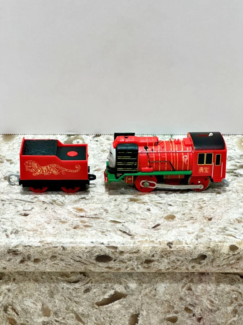 Thomas Friends TrackMaster Yong Bao Hero Tiger w Tender 2013 Mattel NOT WORKING